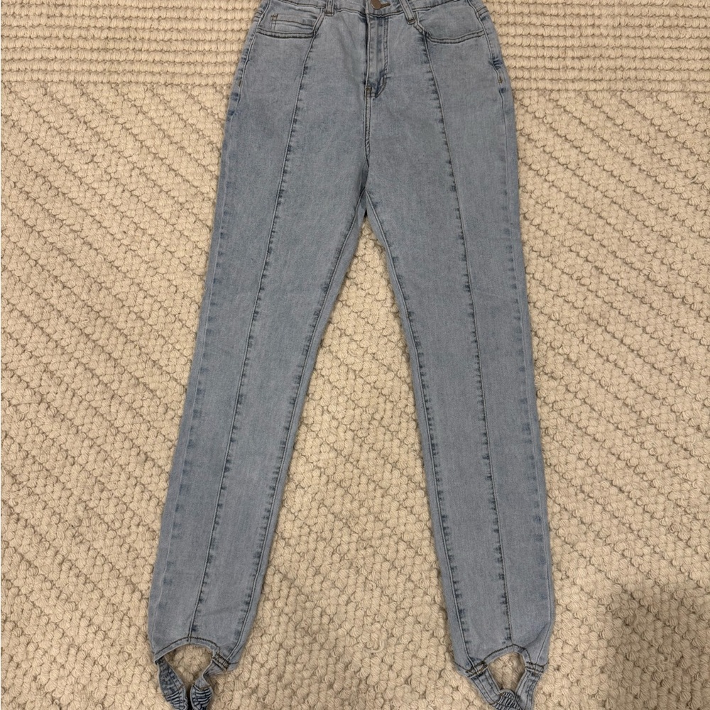 Gray Jeggings with Sleek Fit and Versatile Style
